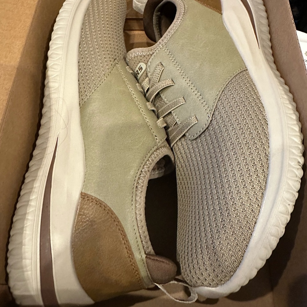 NIB Men’s Skechers Slip On Memory Foam Taupe Sneaker Sz 11